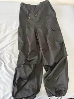 ブラックカーゴパンツ