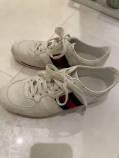 GUCCI スニーカー パール スタッズ ホワイト - メルカリ
