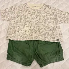 犬柄Tシャツ　緑のショートパンツセットのサムネイル