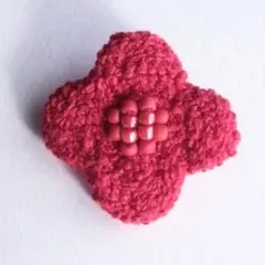 ハンドメイド　ブローチ　刺繍　刺しゅう　ビーズ　ビーズ刺繍　バッジ　赤　ワイン色