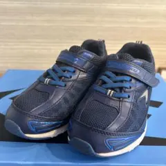 瞬足 防水スニーカー ネイビー　20.5cm（2E）