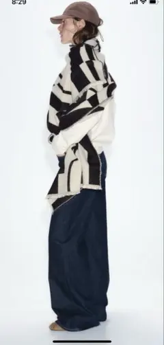 ZARA ザラ　2024 アイボリーとブラックの幾何学模様 マフラー ストール