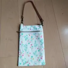 ハンドメイド　スマホポーチ　白