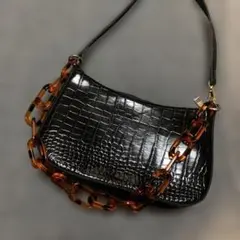 クロコダイル型押し黒ハンドバッグ