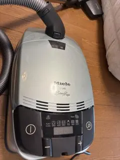 出品は5/6まで！Miele S 548 SilverMagic 掃除機本体のサムネイル