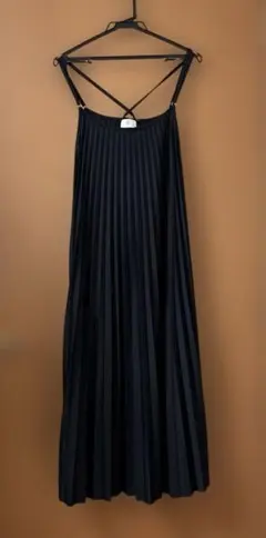 ブラックプリーツロングワンピース