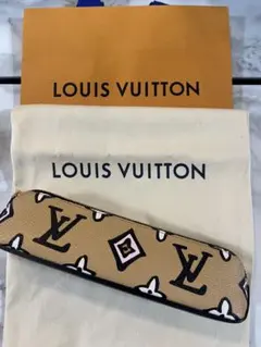 LOUIS VUITTON モノグラムヒョウ柄 ペンケースのサムネイル