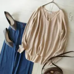 春アイボリーベージュアーバンリサーチドアーズVネック畦コットンニットプルオーバー