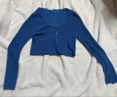 青いクロップド丈長袖カーディガン