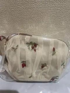 【新品未使用】PEACH JOHN フルッティシアーポーチ　いちご刺繍のサムネイル