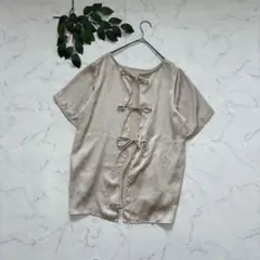 7827✾ジャイロ✾ブラウス【M】光沢/半袖/バックカット/リボン/ゴールドのサムネイル