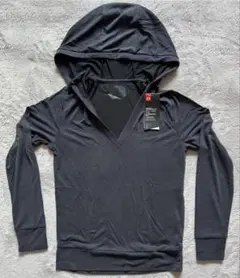 Under Armour フード付き Vネック パーカー ブラック M未使用品