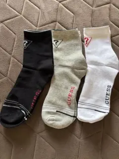 新品 GUESS メンズ ソックス 3足セット　25〜27㌢のサムネイル
