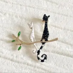 猫ブローチ