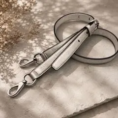 【美品】ショルダーストラップ シルバーメタルカラー レザー シルバー金具