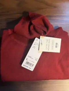 エクストラファインメリノタートルネックセーター　ユニクロ　L Red