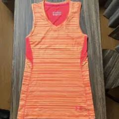 アンダーアーマー　レディース　トレーニング用タンクトップ　サイズSM表記