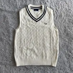 FRED PERRY アイボリー Vネック ニットベスト S