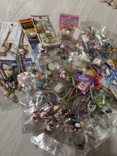 ご当地キティ 値付けまとめ売り ストラップ 、チャームセット 100個 値下げ中 2025年最新】ハローキティ値付けの人気アイテム - メルカリ