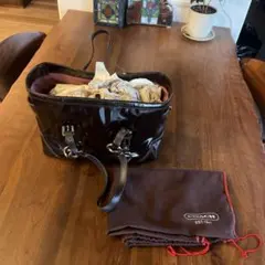 コーチ　エナメル　ボルドー　ハンドバッグ