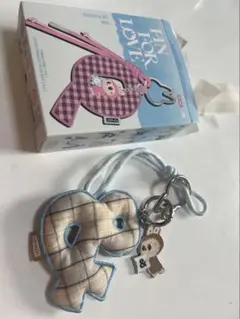 ラブブイニシャルキーホルダー「&」