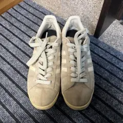 adidas スニーカーのサムネイル