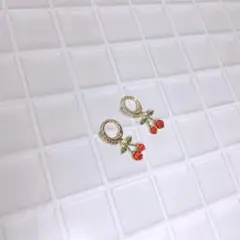 チェリー さくらんぼ ゴールド ラインストーン フープ ピアス キャッチレス
