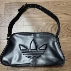 専用　adidas ブラック ショルダーバッグ