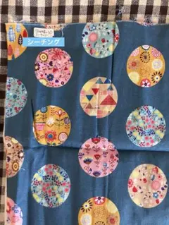 カラフルな花柄プリント生地 生地幅×30