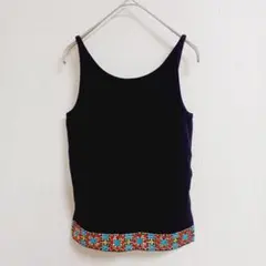 GUESS ゲス 幾何学模様の刺繍キャミソール　 コットン100% Mのサムネイル