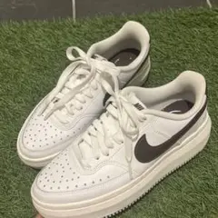 NIKE ナイキ　厚底スニーカー　コートビジョンアルタ