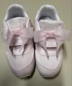 New Balance ピンク スニーカー リボン付き