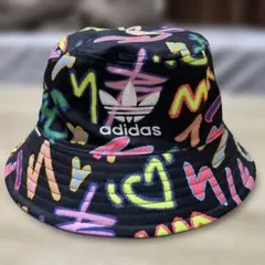 adidas ハット カラフル リバーシブル
