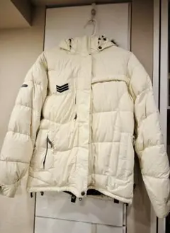 686 スノーボードウェアー　フード付きアイボリーダウンジャケット