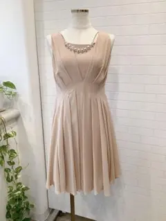 ビジュードレス　結婚式　パーティ　ピンクベージュ　M