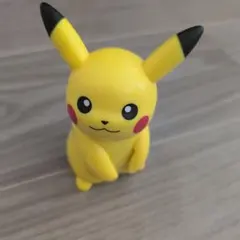 ピカチュウ フィギュア