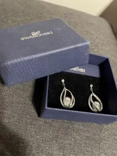 SWAROVSKI スワロフスキー ピアス ドロップ型のサムネイル