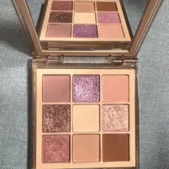 HUDA BEAUTY LIGHT NUDE OBSESSIONSのサムネイル