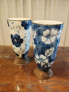 青い花柄の陶器製フレアカップ2個セット