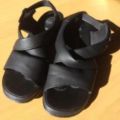 ブラック クロスストラップ サンダル