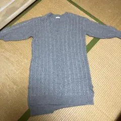 グレー ケーブル編み Vネック ニットワンピース