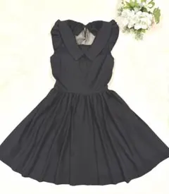 ♡肩フリルが可愛いブラックドレスのサムネイル