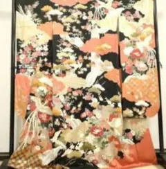 振袖 花柄 黒地 オレンジ振袖 黒地 花柄 鳥モチーフ　成人式　卒業式　結婚式