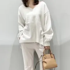 GU Vネック ニット長袖