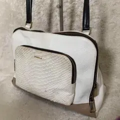FURLA フルラ　トートバッグ　肩掛け　ホワイト　クロコ型押し A4収納可能