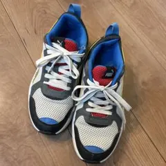 PUMA スニーカー ホワイト/グレー/ブルー/レッド/イエロー　最終値下げ