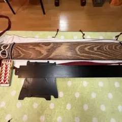 中華朱砂鳳凰桐木 伏羲式古琴 中華朱砂鳳凰桐木 伏羲式古琴 - メルカリ