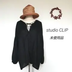 【未使用】スタディオクリップ リネン ギャザーネックブラウス 黒 ボリューム袖のサムネイル