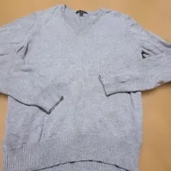 ユニクロ　セーター　VネックM