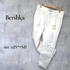Bershkaベルシュカ ボーイフレンドダメージデニムパンツ ホワイト 25のサムネイル